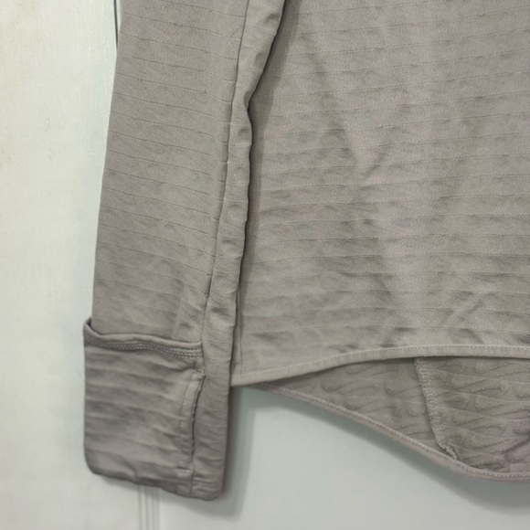 Nike Women’s Small Gray Long Sleeve Therma Fit Top - Picture 4 of 9